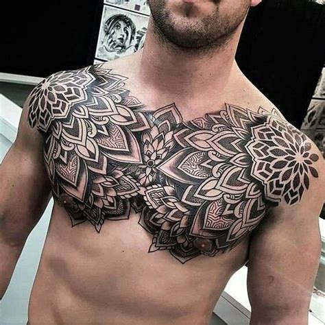 Tatuajes de hombre en el pecho